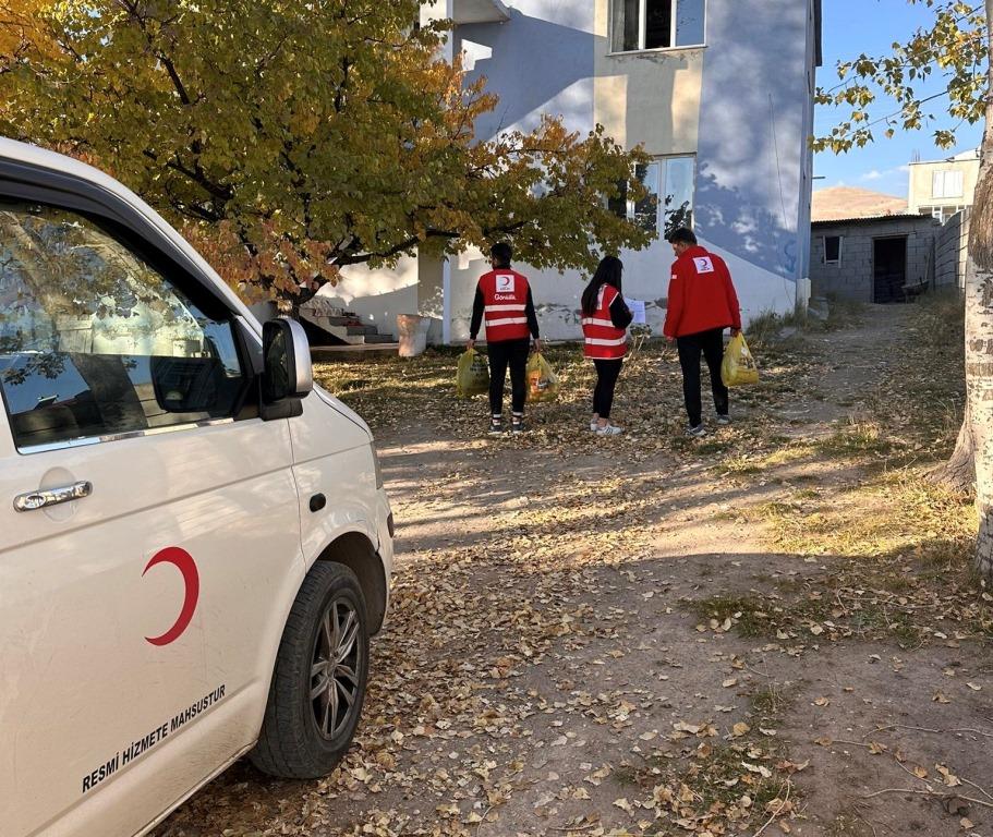 Adilcevaz’a Çağlar Toğal’dan Hayırsever Yardımlar